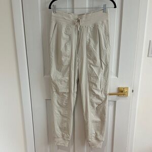 Lululemon Joggers Groove Pant size 4